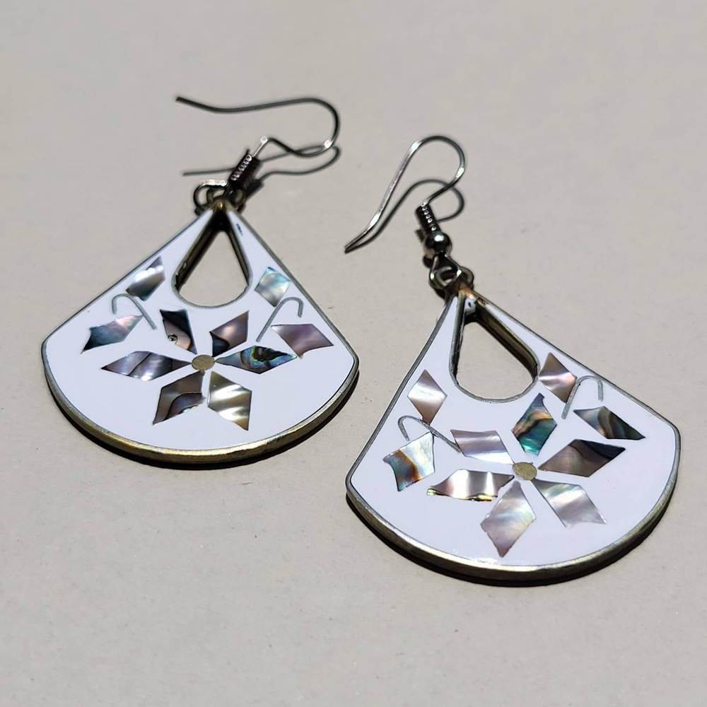 Vintage Enamel Mother of Pearl Inlay Drop Earrings White Silver Tone Floral Boho